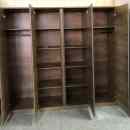 Belső elrendezés: 10 polc és 2 vállfatartó.  260318_003