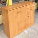 23 800 .-ft * Olcsó 3ajtó 2 fiókos komód ( 106szél 36mély 83mag) 250822_043